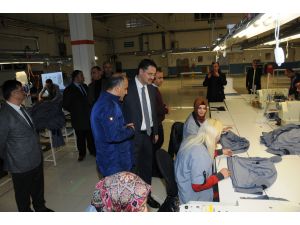 Vali Haktankaçmaz Bahşılı'yı ziyaret etti