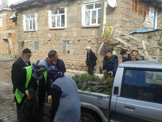 Seydişehir Belediyesi’nden 21 bin 600 adet fidan dağıtımı