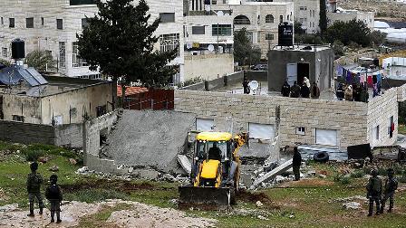 İsrail askerleri Filistinli tutuklunun ailesine ait evi yıktı