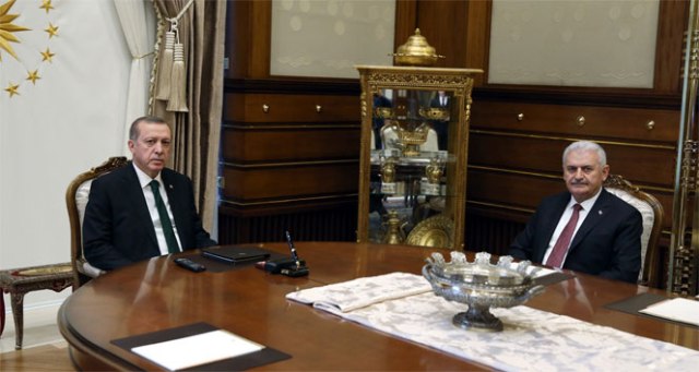Başbakan, Cumhurbaşkanı Erdoğan’la görüşmek üzere Mabeyn Köşkü'ne geldi