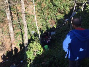 Rize'de kamyonetin uçuruma yuvarlanması