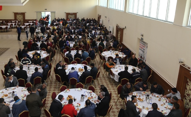 Özgüven Taşeron İşçilerle Kahvaltıda Buluştu