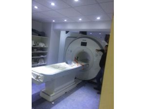 Polisin silahı MR cihazına yapıştı