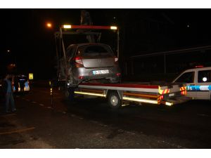 Takla atan otomobil park halindeki otomobilin üzerine düştü