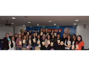 Her ay bir kitap okuma etkinliği