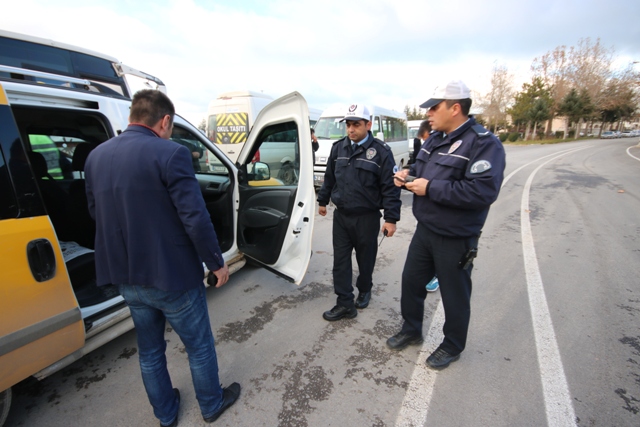 Beyşehir'de servis araçları ile taksilere denetim