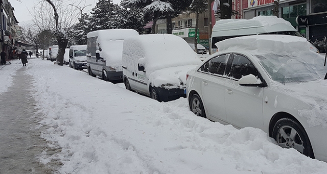 Tatvan’da kar yağışı