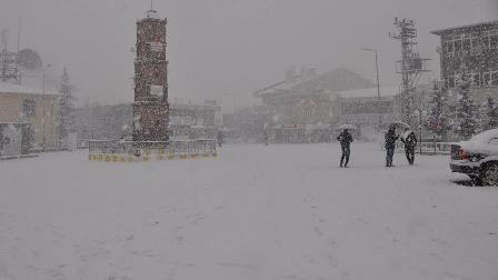 Pervari'de eğitime kar engeli