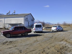 Polisten kaçarken bacağını kırdı