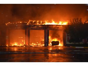 GÜNCELLEME- Adana'da Karayolları Şube Şefliği yerleşkesinde yangın