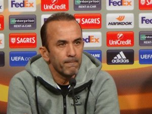 Oyuncularını kutladı