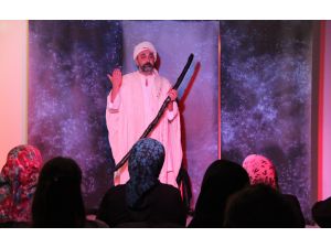 Hollanda'da tek kişilik "Yunus Emre" gösterisi