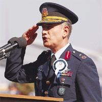 İki general istifa etti