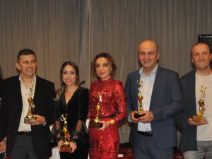 Tenisçiler ödüllerini aldılar