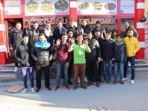 Kadınhanı galibiyeti etliekmekle kutladı