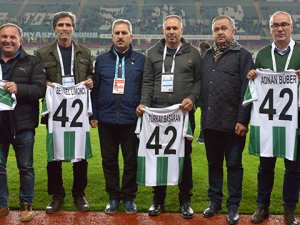 ‘Efsanelere Vefa’da  4 oyuncu ödüllendirildi