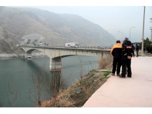 Elazığ'da kaybolan genç kızı arama çalışmaları sürüyor