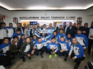 Beşiktaş taraftarlarıyla buluştu