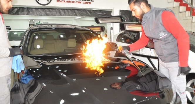 Araçları yakarak test ediyor