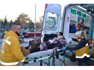 Aksaray'da otomobil şarampole devrildi: 3 yaralı