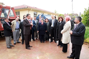 Muhtarlarla birlikte inceledi