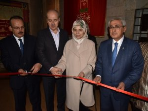 Kurtulmuş, Mevlana Müzesindeki “Sancak Sergisi’ni açtı