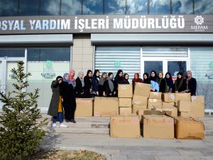 Giysi kampanyasına öğrencilerden destek