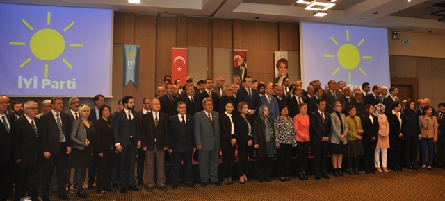 Koltuğumuzu değil, ayakkabılarımızı eskiteceğiz