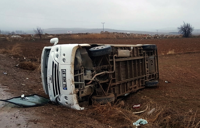 Konya'da öğrenci servisi devrildi: 19 yaralı