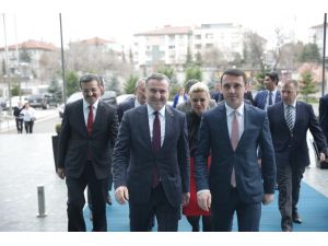 Gençlik ve Spor Bakanı Bak, Kosovalı mevkidaşıyla görüştü