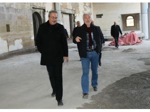 Saraçoğlu, Nevşehir Belediyesi hizmet alanlarını gezdi