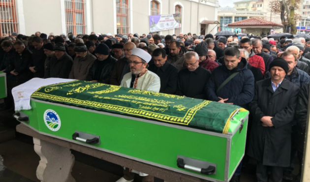 FETÖ sanığı arkadaşının tabutunda ilginç mesaj!