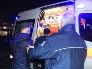Alkollü şahıslar yüzünden bıçakladı