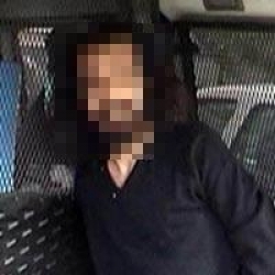 Şimdi de kendi boğazını kesti