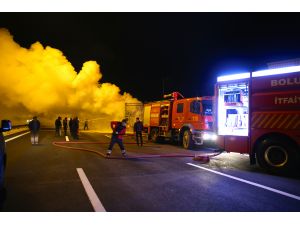 Bolu'da mutfak malzemesi yüklü tırda yangın
