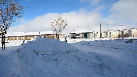 Van ve Bitlis'te 73 yerleşim birimine ulaşım sağlanamıyor