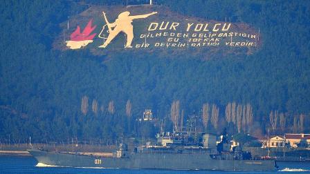 Rus askeri gemisi Çanakkale Boğazı'ndan geçti
