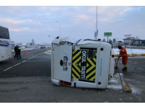 Öğrenci servisi ile yolcu otobüsü çarpıştı: 18 yaralı