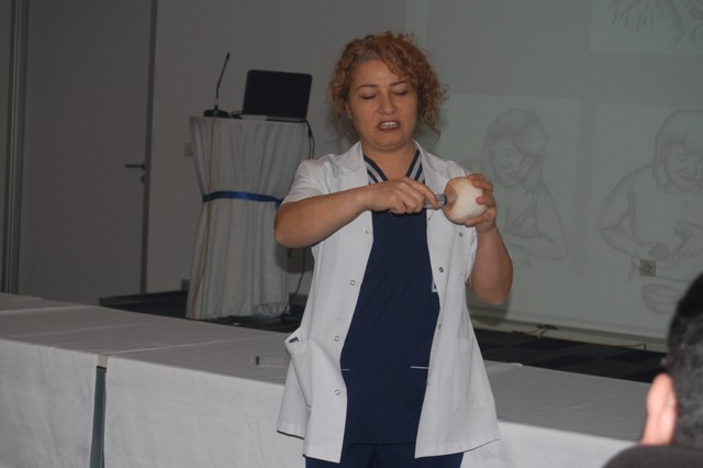 Konya'da bebek emzirme semineri