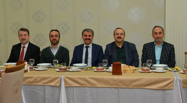 Rektör Yardımcısı Karabulut, Lise Öğrencileriyle Yemekte Buluştu