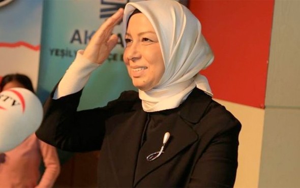 AK Parti Genel Başkan Yardımcısı Öznur Çalık umre sonrası kapandı