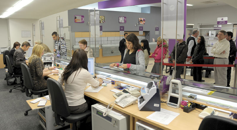 1 Ocak AVM’ler saat kaçta açılır? 1 Ocak 2018 Pazartesi bugün bankalar PTT kargo tatil mi çalışıyor mu?