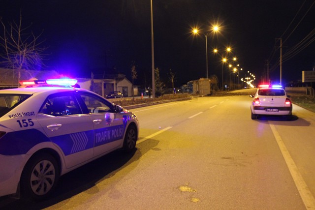 Taksitle satın aldığı tırı devirince hüngür hüngür ağladı
