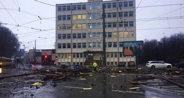 Şiddetli fırtına Almanya'yı felç etti