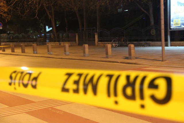 Polis merkezinin yakınına bırakılan şüpheli paket fünye ile patlatıldı