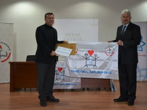 Beyaz Bayrak almaya hak kazanan okul ve kurumların sertifika töreni yapıldı