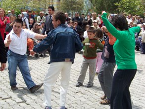 Seydişehir'de engelli çocuklar kolbastı oynadı