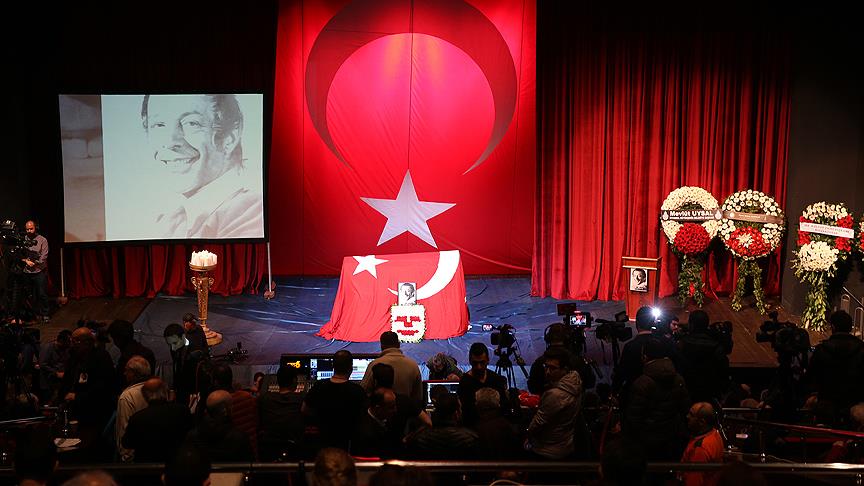 Münir Özkul'un cenazesi toprağa verildi