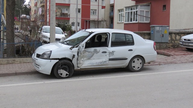 Trafik kazası araç kamerasına yansıdı