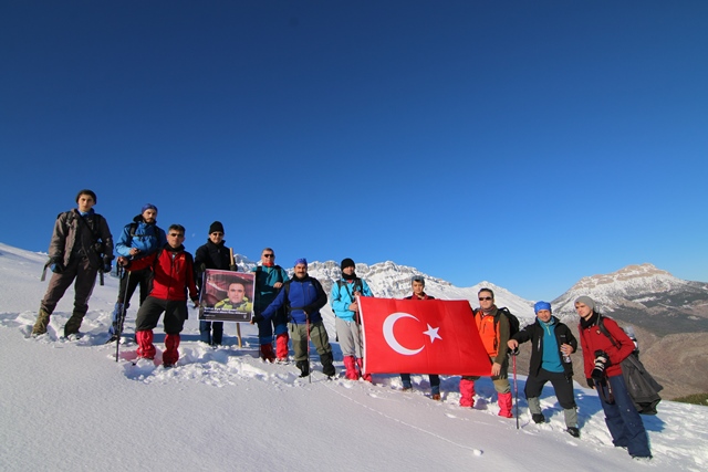 Şehit Fethi Sekin anısına Küpe Dağı'na tırmandılar